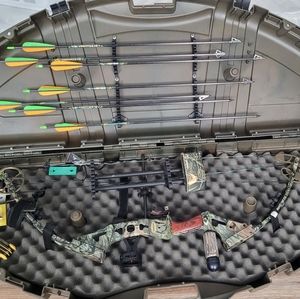 Pearson HR compound bow + arrows